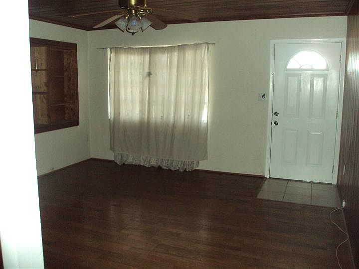 1st image of 1012 W Oak St