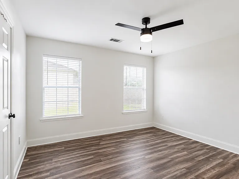 668 Gardenia St — Photo 5