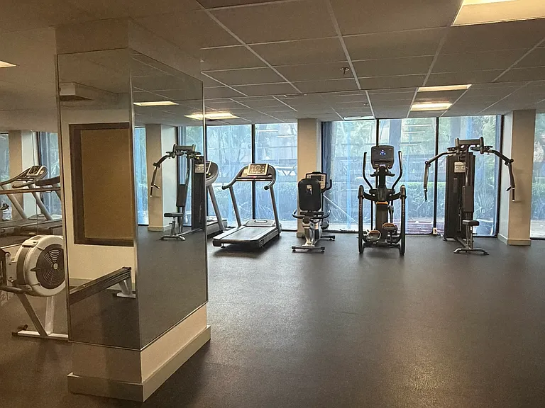 540 Brickell Key Dr #828 — Photo 35