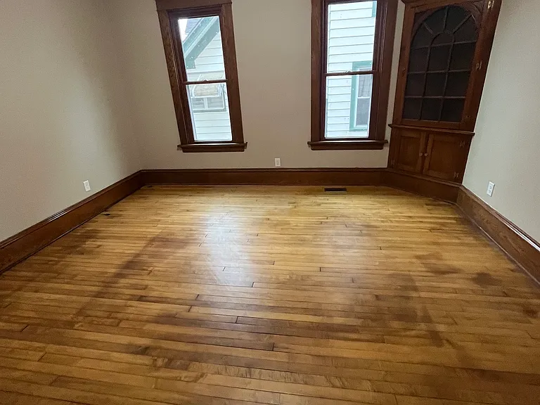 218 E Sumner St — Photo 8