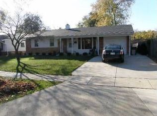 876 Crest Ave, Elk Grove Village, IL 60007