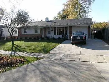 876 Crest Ave photo 1