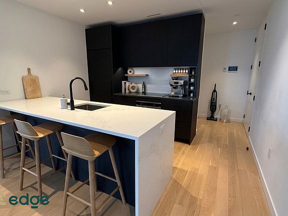 4th image of 329 Broadway #1103