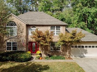 1150 Hunters Run Dr, Amelia, OH 45102