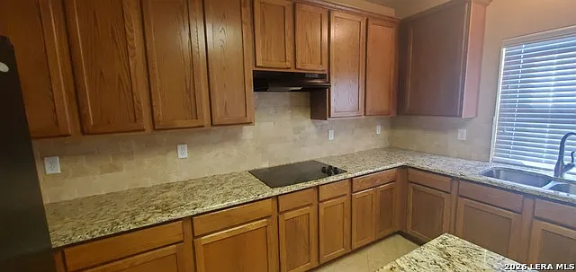 4 bed, 2.5 bath, 2555 sqft, $2,300 — Photo 4