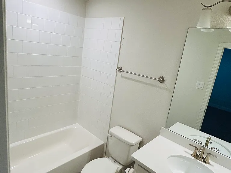 1045 Drew Ln — Photo 7