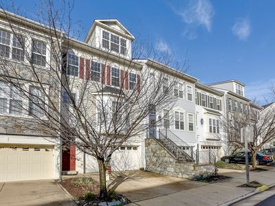 2063 Capstone Cir, Herndon, VA, 20170