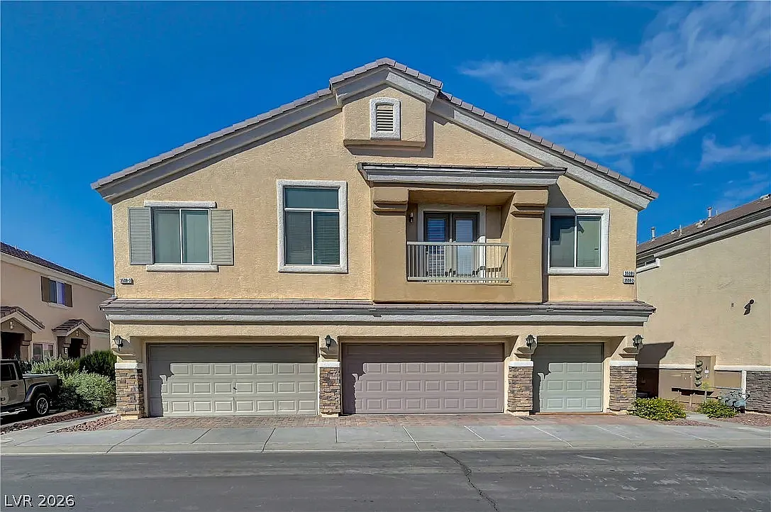 3 bed, 1588 sqft, $2,300 — Photo 1