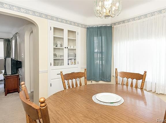5th image of 9919 Berwyn Ave