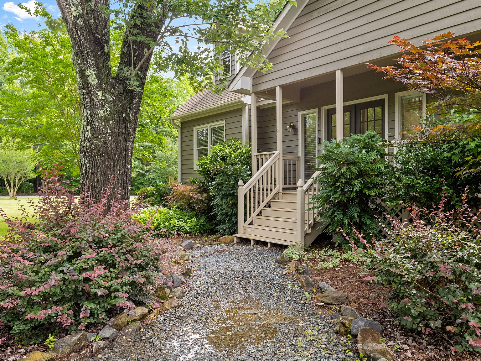 4 bed, 3.5 bath, 1905 sqft, $3,600 — Photo 2