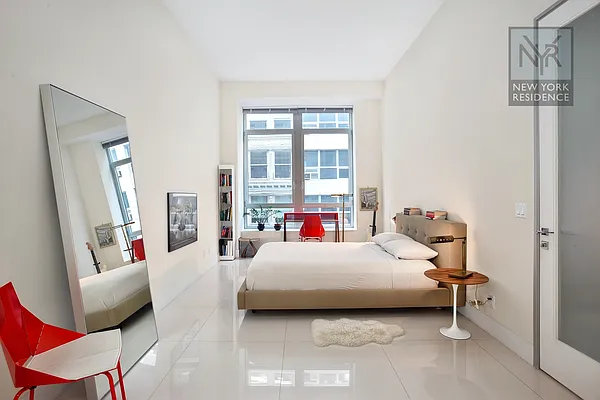 Sold by New York Residence | media 9
