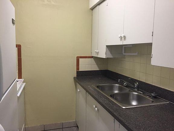 4th image of 667 18th Ave S