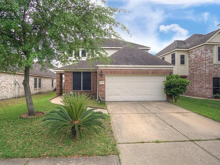 18219 Major Glen Cir — Photo 2