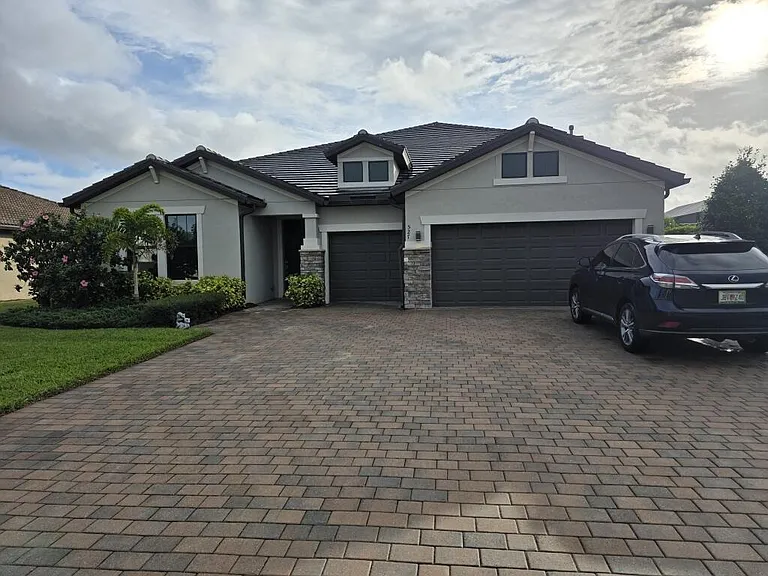 527 SE Vallarta Dr — Photo 59