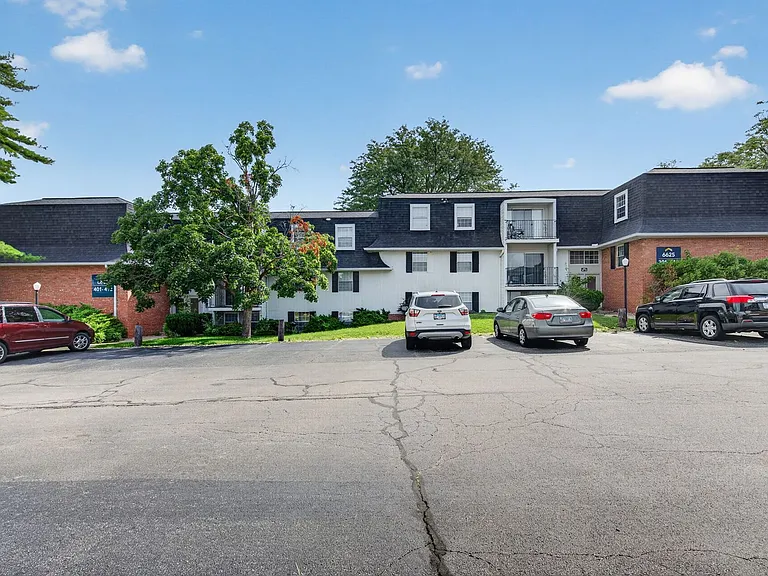 Hollow Hills Apartments — Photo 86