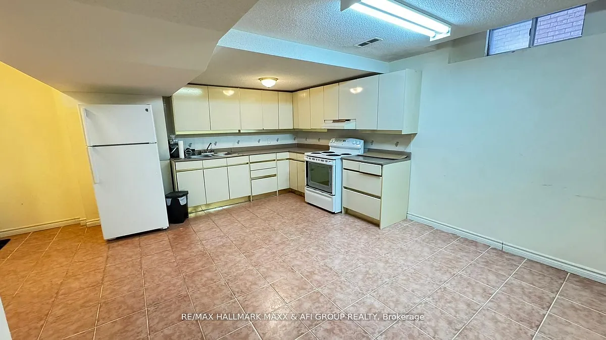 Building Photo - 316 Valleymede Dr #BASEMENT