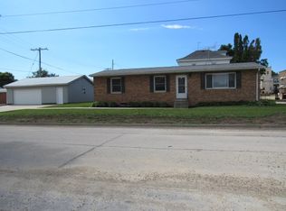142 N Sycamore St, Monticello, IA 52310