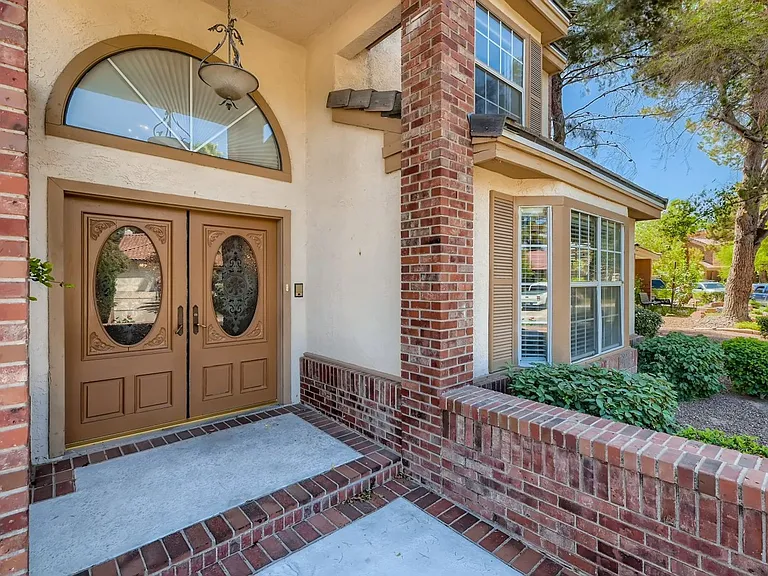 38 Hummingbird Ln — Photo 3