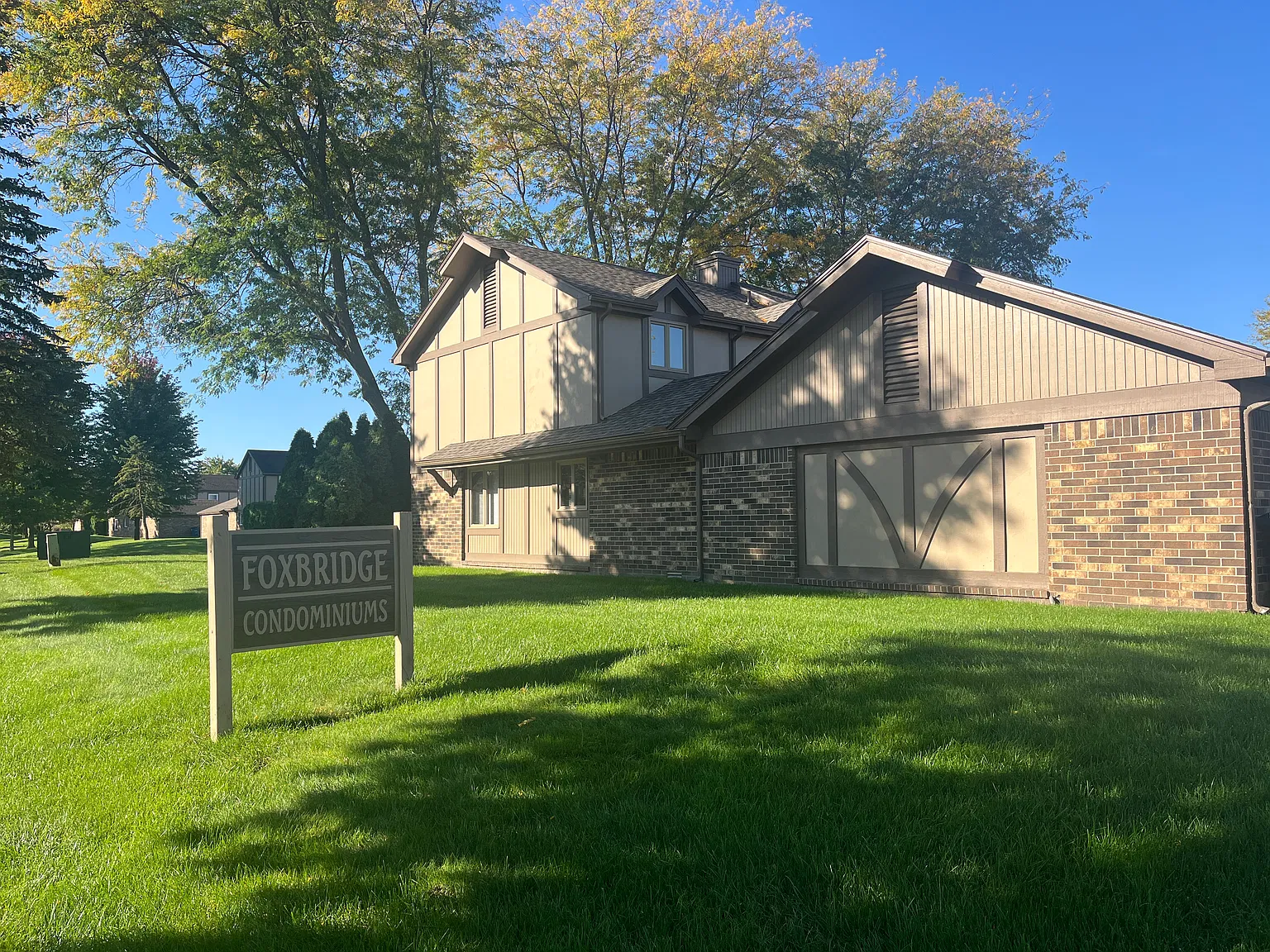 2 bed, 1.5 bath, 1300 sqft, $1,800 — Photo 1