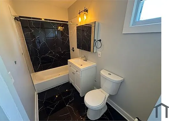 80 Garside St #2R — Photo 3