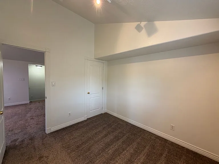 135 N 350 W — Photo 35