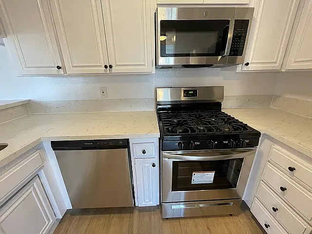 1636 S Barrington Ave #305 — Photo 7