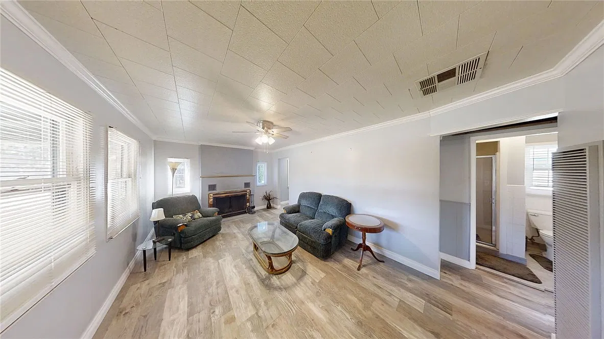 2 bed, 800 sqft, $1,995 — Photo 3
