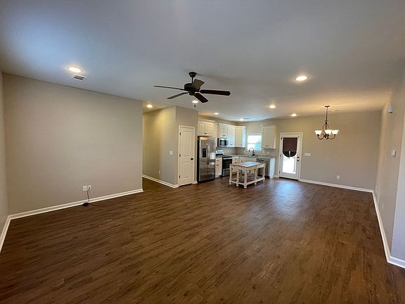 4th image of 1018 Briarwood Dr