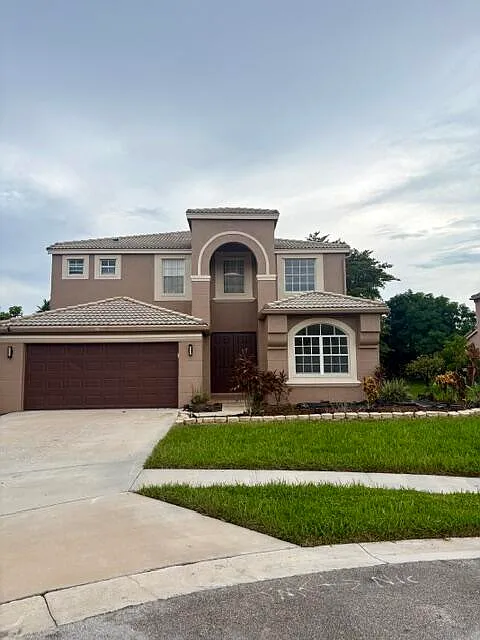 5 bed, 2.5 bath, 3478 sqft, $5,000 — Photo 3
