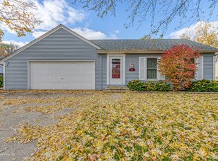 12 Roulock Rd, Montgomery, IL 60538