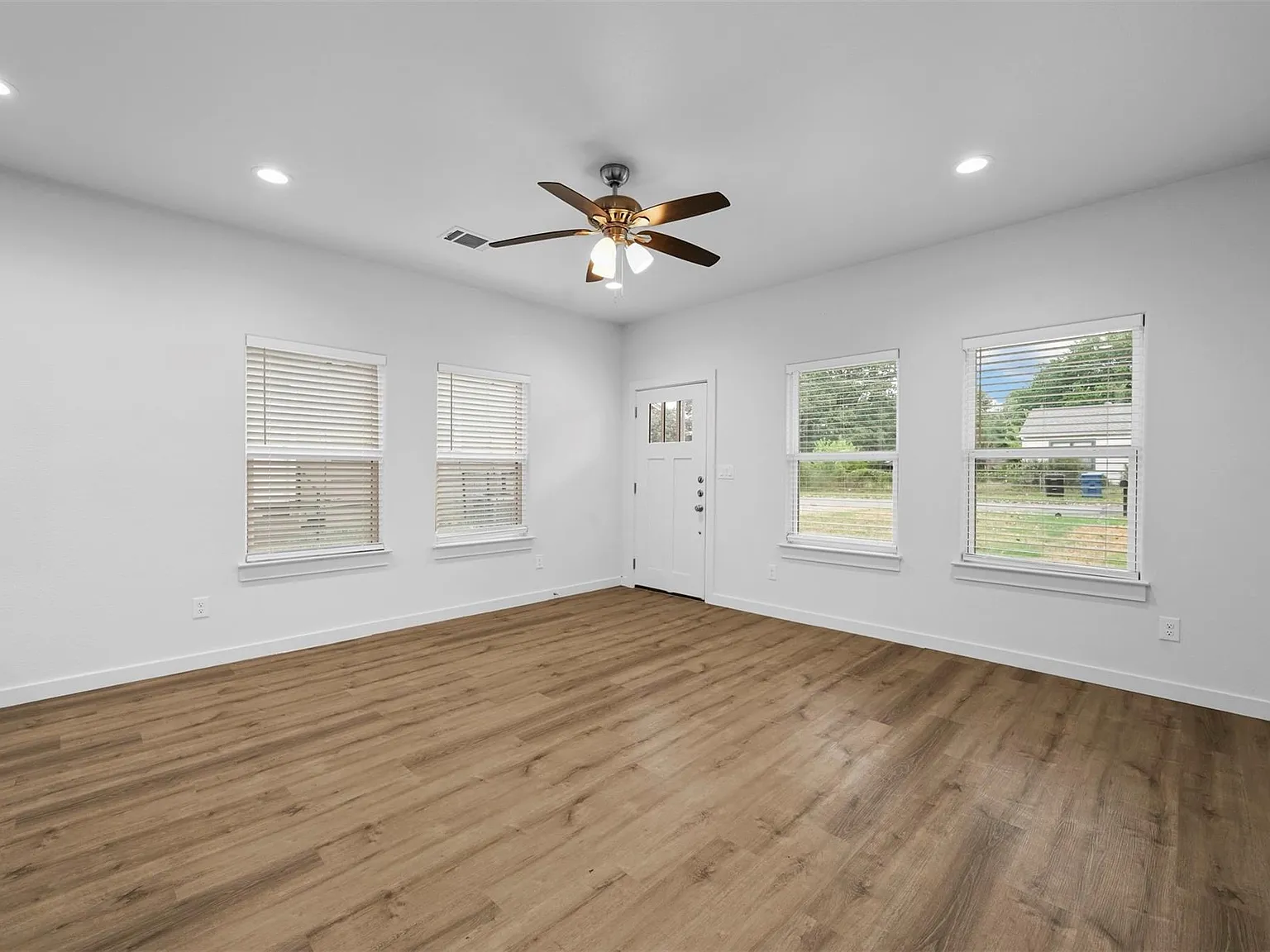 4 bed, 1491 sqft, $1,799 — Photo 4
