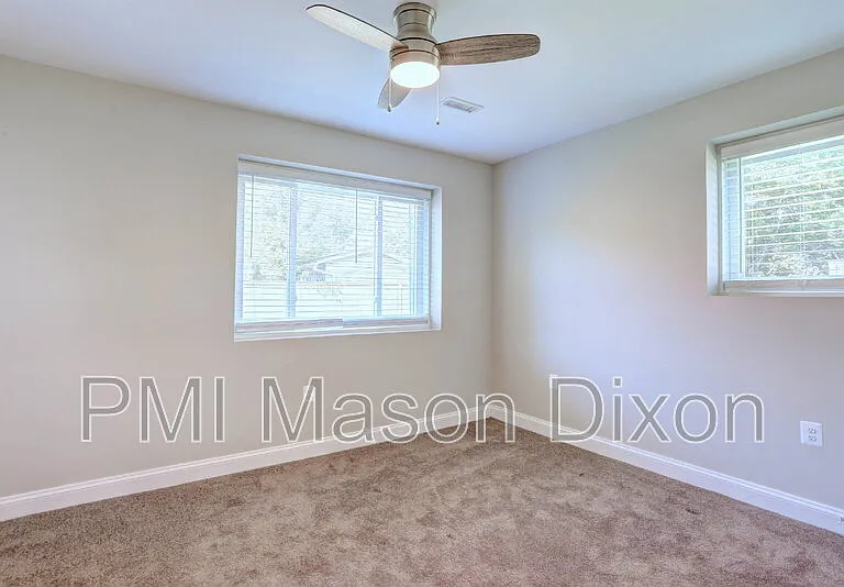 330 Compton Ave — Photo 24