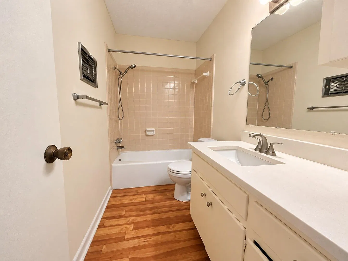 1 bed, 1.0 bath, 625 sqft, $995 — Photo 4
