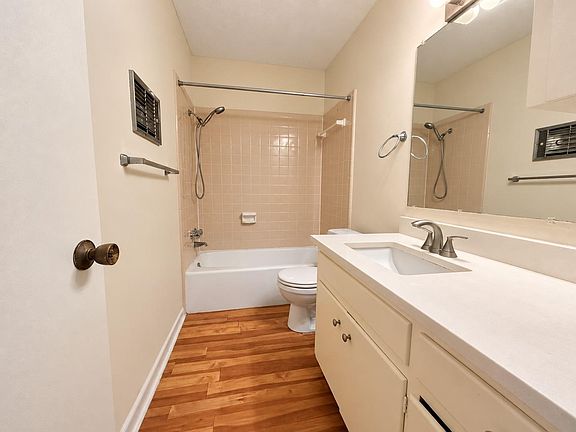 4th image of 5001 Bull Creek Rd #124