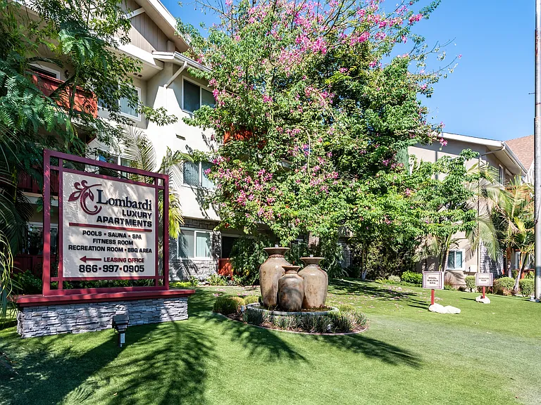 5633-45 N Topanga Canyon Blvd — Photo 57