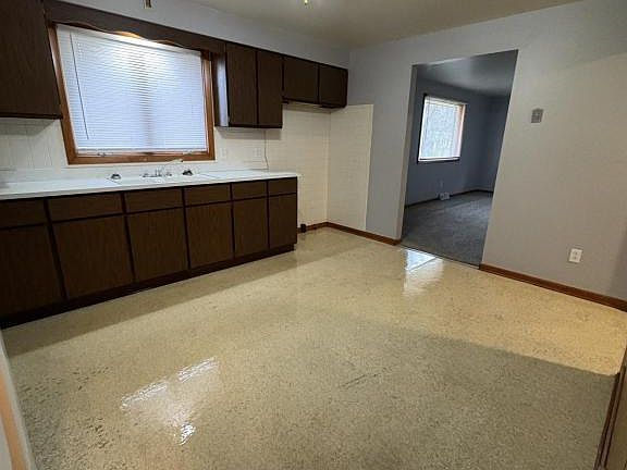 5th image of 1066 Woodlawn Ave