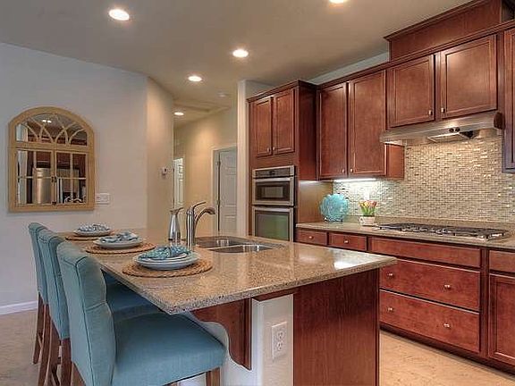 3rd image of 2734 Roseberry Ave