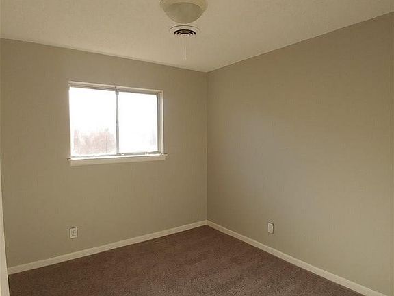 5th image of 1016 W Highway St
