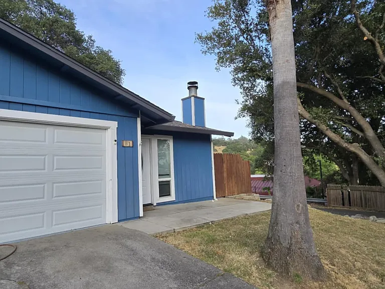 400 Kipps Ln — Photo 1