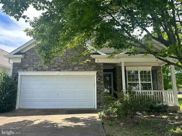 2 Sugargrove Dr, Fredericksburg, VA 22406