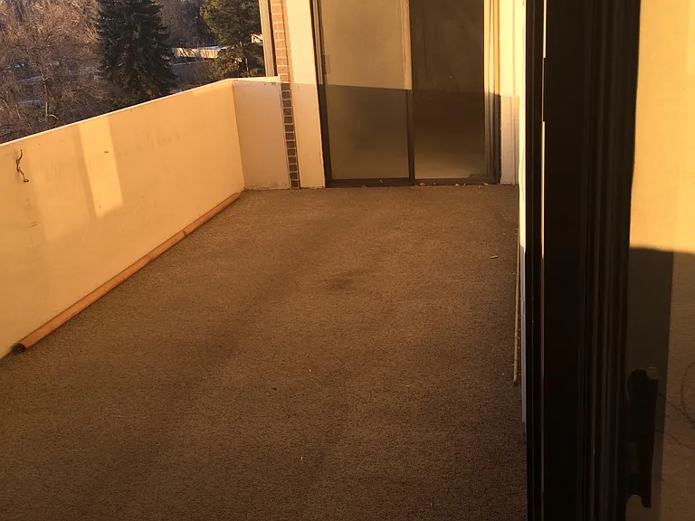 Balcony all along the unit (all windows with the west/mountain view)