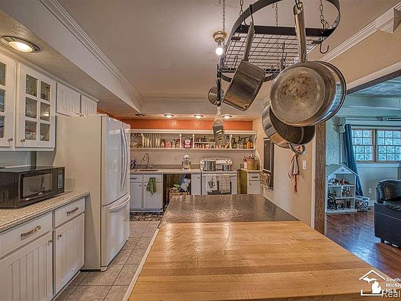 5th image of 9025 Hoffman Rd