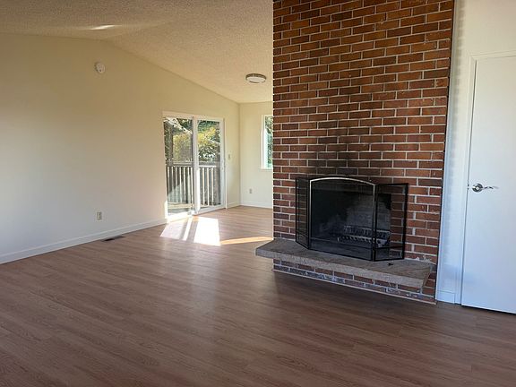 5th image of 574 Luhn Ave #2