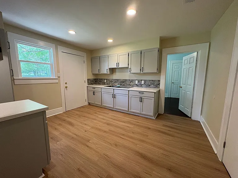2134 Queens Hwy — Photo 10