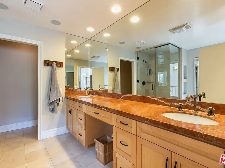 1541 Palisades Dr — Photo 25