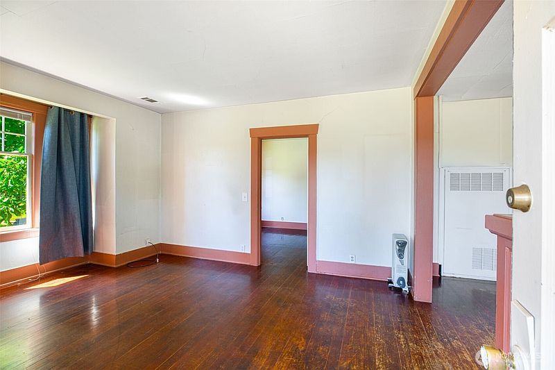 5th image of 5609 318th Avenue NE