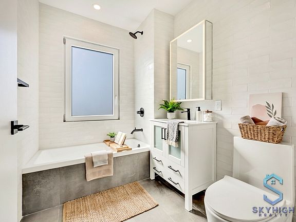 3rd image of 1175 Fulton St #2C