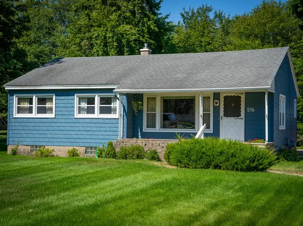 516 Hendrick Rd, Norton Shores, MI 49441