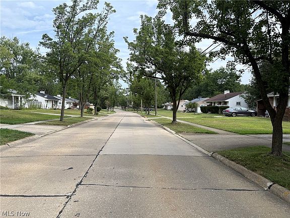 2nd image of 88 Circle Dr