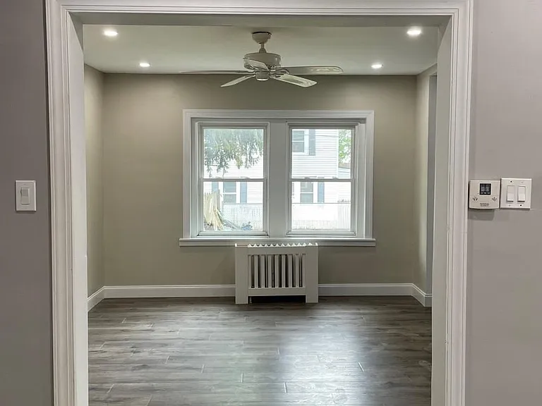 302 W Freedley St — Photo 11